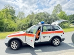 Rettungskräfte und Ersthelfer reanimierten am Freitag einen Mann, der nach einer Rutschpartie an der Badeinsel im Edersee reglos im Wasser trieb.