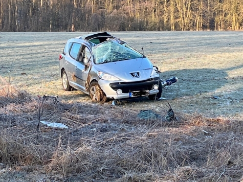 Auf der Kreisstraße 18 zwischen Bad Driburg und Brakel ereignete sich am Sonntagmorgen ein Alleinunfall.
