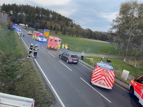 Zwei Fahrzeuge kollidierten am 6. Oktober 2026 auf der B 480 bei Alme.