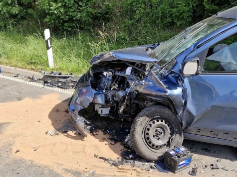 Auf der Landesstraße 3083 zwischen Dehringhausen und Freienhagen kam es am 30. Mai 2026 zu einem Unfall im Begegnungsverkehr.