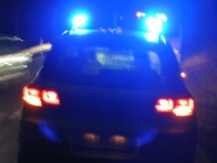 Ein Unbekannter hat  mit einer Axt einen BMW in Volkmarsen beschädigt - die Polizei sucht Zeugen.