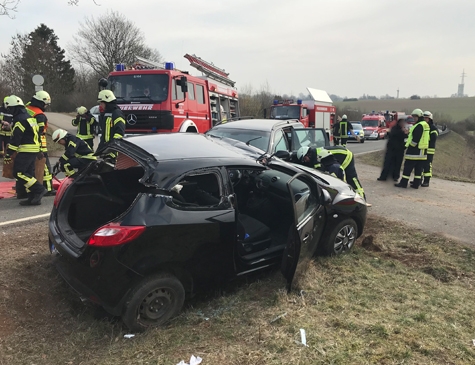 Am 28. Februar ereignete sich zwischen Korbach und Gut Dingeringhausen ein schwerer Verkehrsunfall - Polizei, die Korbacher Feuerwehr sowie RTWs und ein Notarzt waren vor Ort
