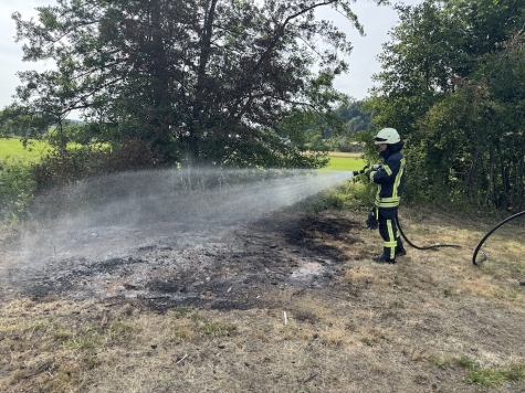 Der Brand nahe des Vereinslagers in Külte konnte dank des schnellen Eingreifens der Feuerwehr rasch gelöscht werden.