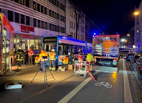 Auf der Friedrich-Ebert-Straße in Kassel ereignete sich am Samtagabend (28. Januar 2023) ein schwerer Verkehrsunfall.