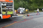 Einsatzkräfte an der Unfallstelle auf der A 7 - Technische Rettung nach schwerem Wohnmobil-Unfall.