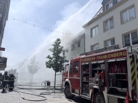 In einem Wohn- und Geschäftshaus in der Neustädter Straße brach am 24. Juli 2026 gegen 15 Uhr ein Feuer aus.