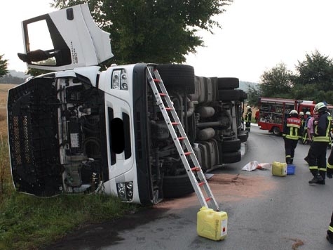 Bei Höxter verunfallte am 22. Juli ein Lkw.