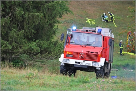 In Raumland kam es nach einem Grillen im Wald zu einem Flächenbrand. Der Unimog der Löschgruppe erreichte die Brandstelle als einziges Fahrzeug und konnte den Brand eindämmen.