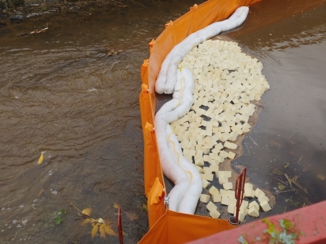 Altöl in Kläranlage: Großeinsatz verhindert größeren Schaden