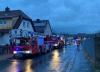 Feuerwehr Bad Wildungen im Einsatz: In der Bubenhäuser Straße mussten acht Bewohner eines Wohnhauses evakuiert werden.