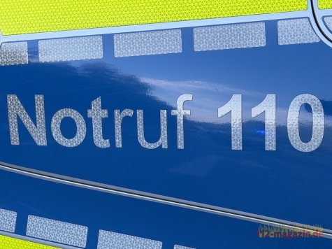 Polizeinotruf: Auf der B 252 und der B 3 soll ein Opel-SUV mit KB-Kennzeichen am 26. August 2026 mehrfach in den Gegenverkehr geraten sein.