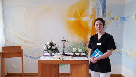 Die Krankenhausseelsorgerin Pfarrerin Sabrina Niemeyer im Andachtsraum des Kreiskrankenhauses.
