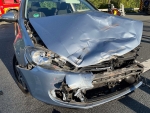 Auf der B 252 bei Scherfede wurde am 12. August 2026 ein Motorradfahrer bei einem Zusammensto&szlig; mit einem VW Golf schwer verletzt.