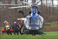 Die Bergwacht Bad Wildungen trainiert die Windenrettung mit Hubschraubern der Polizei regelmäßig. Morgen wird das im großen Rahmen erfolgen, um mit sechs Hubschraubern Menschen von Hausdächern zu retten. 