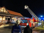 Am 29. Februar wurden etwa 80 Einsatzkräfte der Feuerwehren alarmiert - der Brand in einem  Wohnhaus mit angrenzender Lagerhalle musste gelöscht werden.   