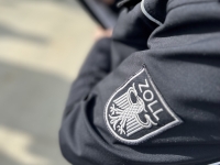 Zöllnerinnen und Zöllner der Finanzkontrolle Schwarzarbeit überprüfen Beschäftigte im Wach- und Sicherheitsgewerbe.