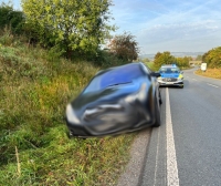 Die Polizei sucht Hinweise zum Fahrzeugführer.