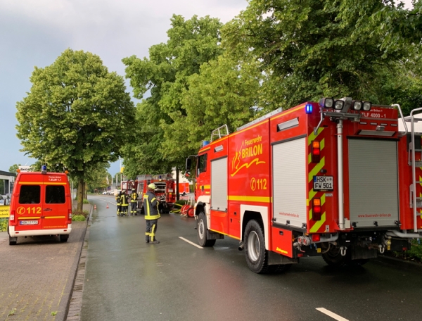 Die Feuerwehr Brilon hat am 28. Juni 2021 durch schnelles Eingreifen einen Dachstuhlbrand verhindert.