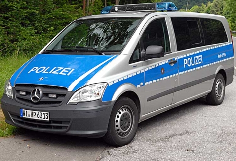 Am 1. Febraur wurde ein weißer Audi A4 in Frankenberg beschädigt - Hinweise nimmt die Polizei in Frankenberg entgegen, 