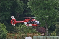 "Christoph Dortmund" bei einem Primäreinsatz unweit des Schlossparks in Bad Berleburg. Hier noch mit Rettungswinde. 