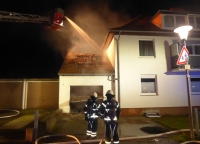 In Kassel brannte am Samstag ein Garagengebäude aus.