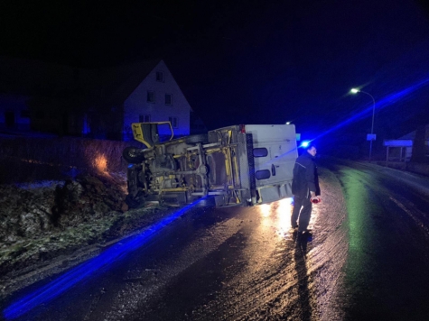 In Freienhagen verunfallte am Montagabend ein Sprinter.