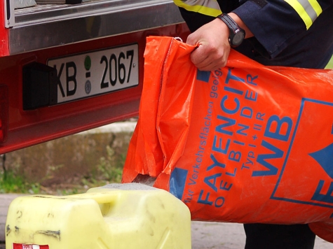 Am 15. Juni 2026 rückte die Feuerwehr Bad Wildungen aus, um eine Ölspur zu beseitigen.
