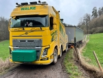 Abgeschleppt werden musste am 1. April 2023 ein in Litauen zugelassener Lkw bei Dorfitter.