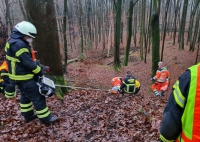 Am 28. Dezember 2021 rückten Einsatzkräfte in den Bergpark bei Kassel aus, um eine verletzte Frau zu retten.