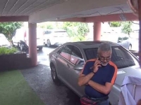 Am 27. Juni 2025 bedrohte ein Unbekannter telefonisch einen Mann; das veröffentlichte Foto stammt aus einer Überwachungskamera.