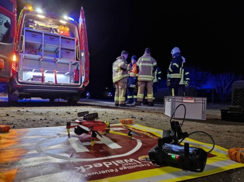 Mit dem Boot schleppten die Einsatzkräfte den Havaristen ans sichere Ufer.