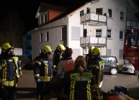 Gegen 22.30 Uhr alarmierten die Bewohner eines Mehrfamilienhauses in der Weizackerstraße am Freitagabend (21. April 2023) die Rettungskräfte.