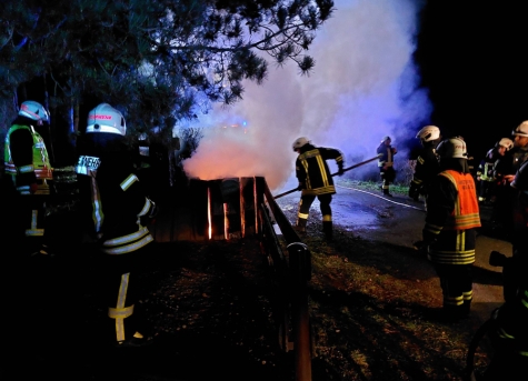 Am späten Donnerstagabend (29. Dezember 2022) wurden die Feuerwehren Nieder-Werbe und Sachenhausen um 23.17 Uhr zu einem unklaren Feuerschein in Nieder-Werbe alarmiert.